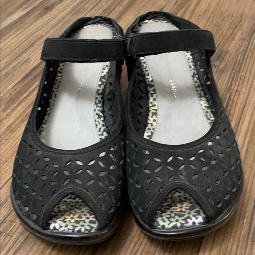 Shoes - Picture 4 of 4